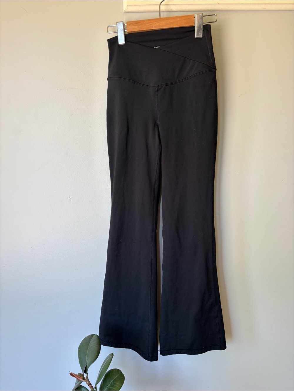 Yogalicious Black Flared High-Rise Crossover Yoga Pants Size Small